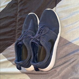 Nike roshe run navy blue